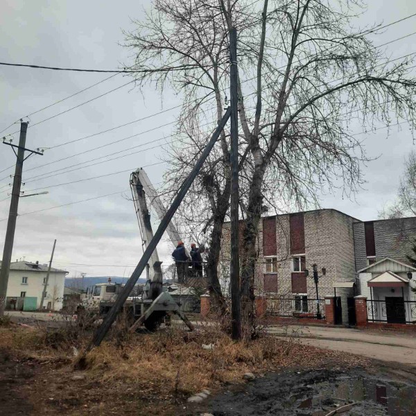 Спил аварийных деревьев (ул.Бабушкина 12),скос сухой растительности (ул.40лет Октября),уборка несанкционированных свалок в городе.